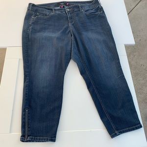 Torrid Jeans Size 22 zipper detail @ Cuffs